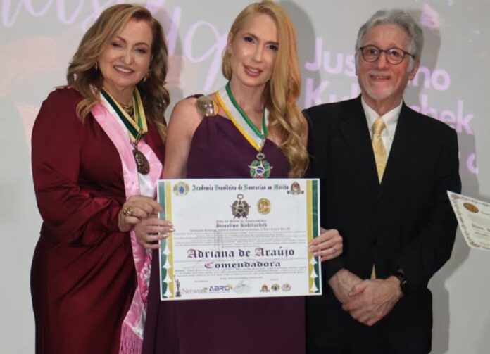 Adriana de Araújo é condecorada como Comendadora.