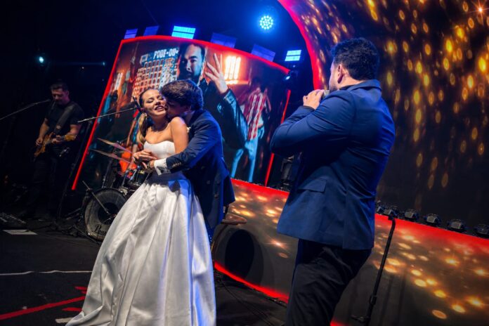 Um dos destaques do casamento de Bela Fernandes e Joãozinho Oliveira foi o show de Alê Viera.