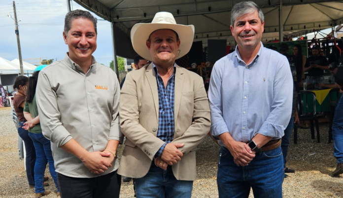 Cássio Roberto Hilário (Prefeito), Edgard Scatena Filho (Presidente do Sindicato) e Flávio Henrique da Silva (Chefe de Gabinete do Senar Goiás)