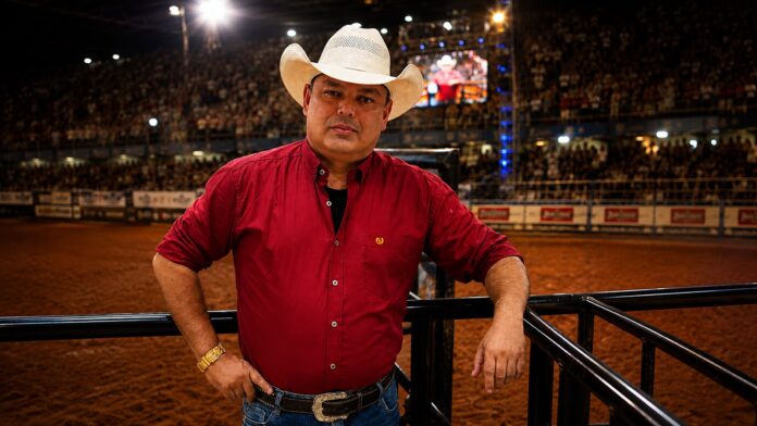James Bonanza presente na Arena de Rodeio.